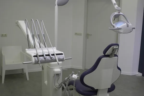 Moderne wachtkamer Mondzorg Schaijk met comfortabele stoelen